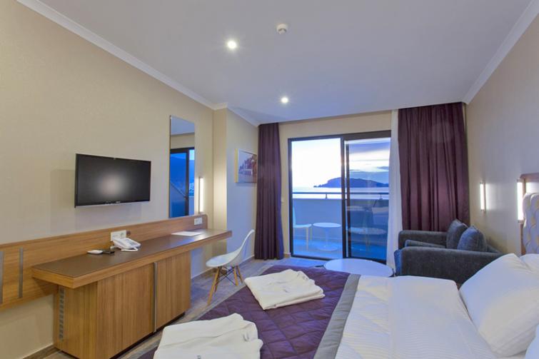 MICHELL HOTEL & SPA BEACH CLUB