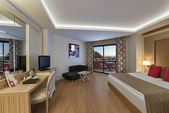 DELPHİN DELUXE RESORT 