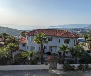 Villa Kargıcak 5+1 Deniz Manzaralı Özel Havuzlu