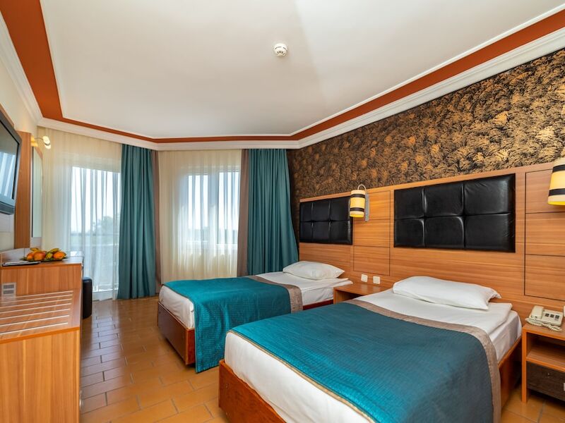 Armas Kaplan Paradise Hotel