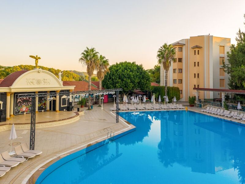 Armas Kaplan Paradise Hotel