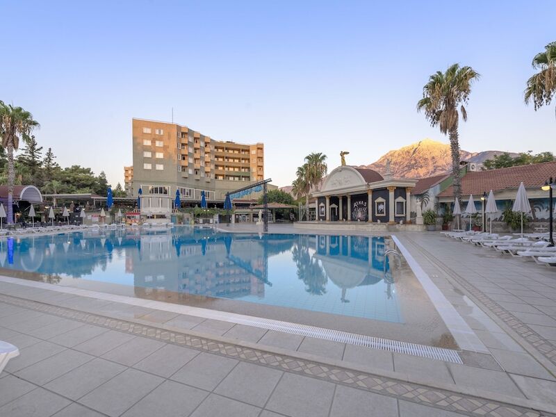 Armas Kaplan Paradise Hotel