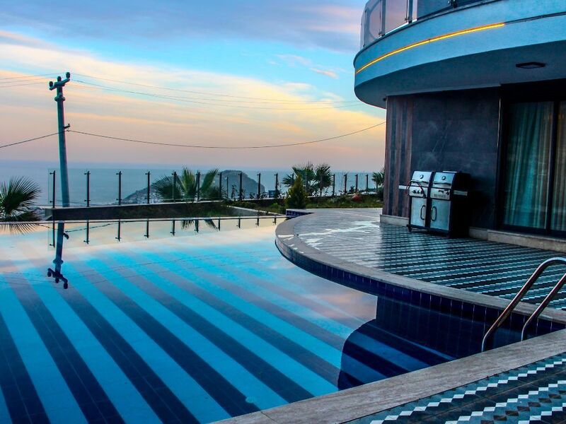 Villa Roma Tepe 4+2 Deniz Mavzaralı Özel Havuzlu