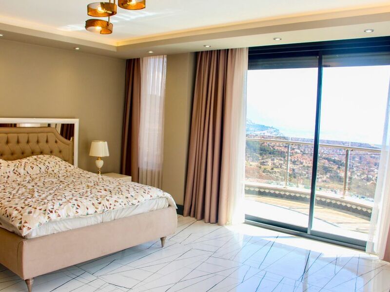 Villa Roma Tepe 4+2 Deniz Mavzaralı Özel Havuzlu
