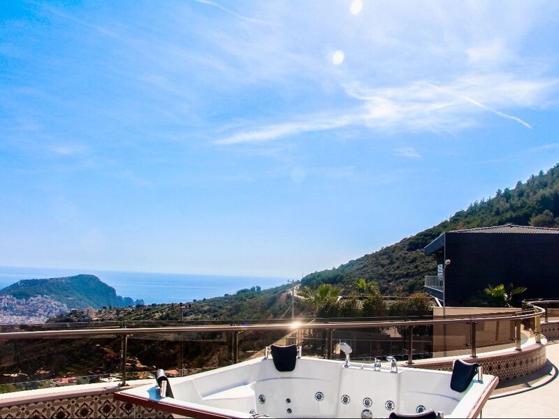 Villa Roma Tepe 4+2 Deniz Mavzaralı Özel Havuzlu