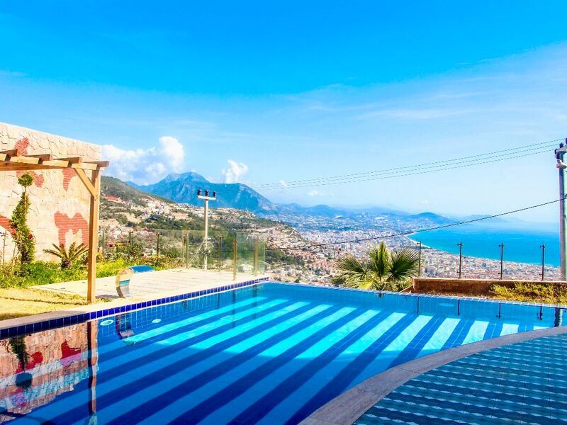 Villa Roma Tepe 4+2 Deniz Mavzaralı Özel Havuzlu