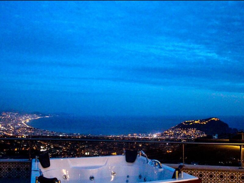 Villa Roma Tepe 4+2 Deniz Mavzaralı Özel Havuzlu