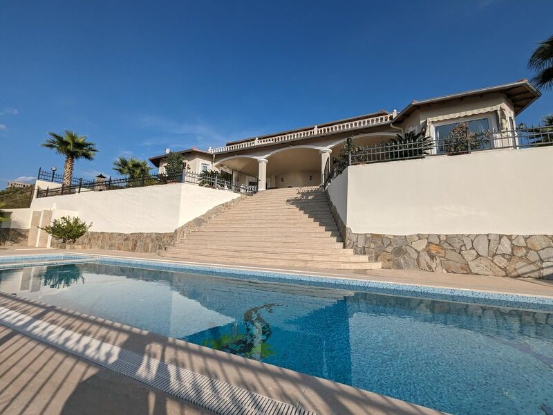 Villa Kargıcak 5+1 Deniz Manzaralı Özel Havuzlu