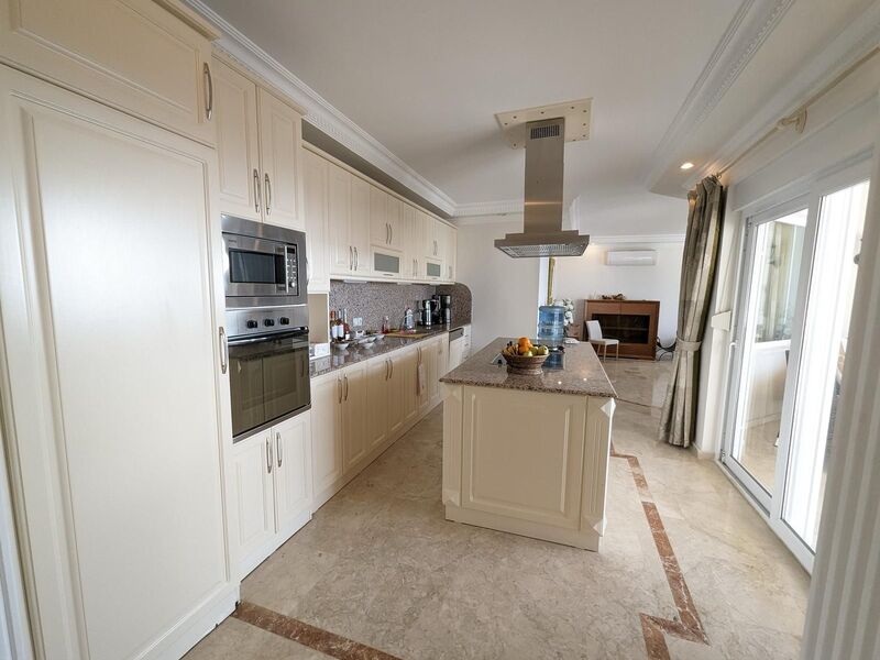 Villa Kargıcak 5+1 Deniz Manzaralı Özel Havuzlu