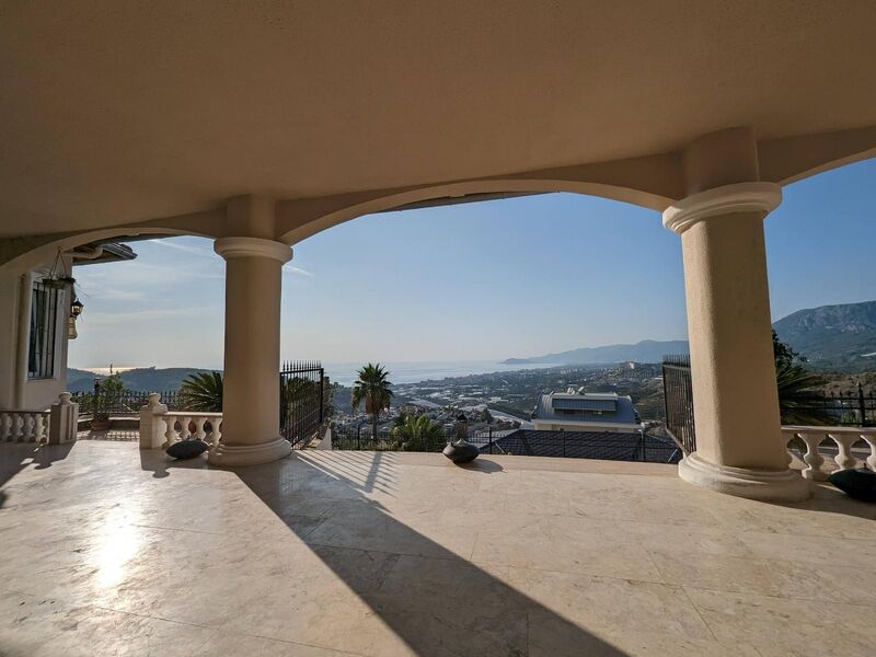 Villa Kargıcak 5+1 Deniz Manzaralı Özel Havuzlu