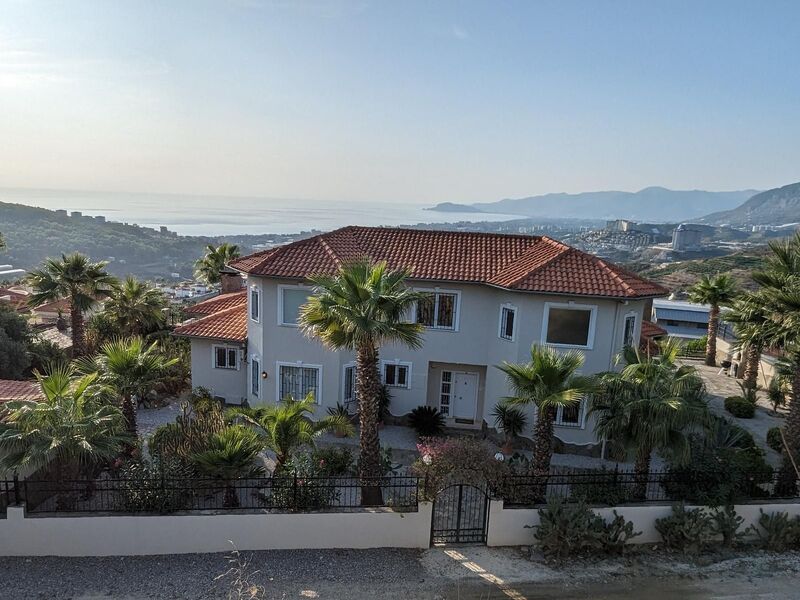 Villa Kargıcak 5+1 Deniz Manzaralı Özel Havuzlu