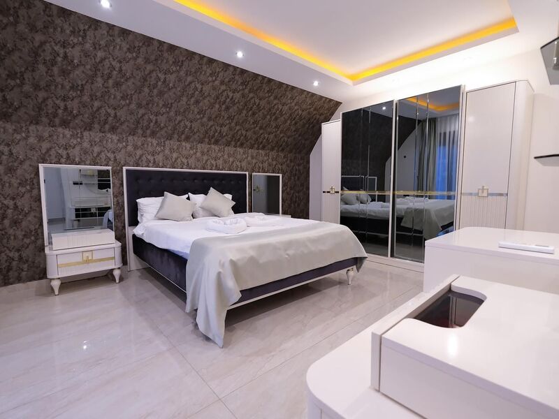 Villa Bektaş 5+1 Deniz Manzaralı Özel Havuzlu