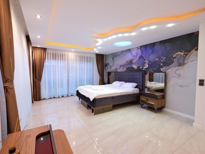 Villa Bektaş 5+1 Deniz Manzaralı Özel Havuzlu