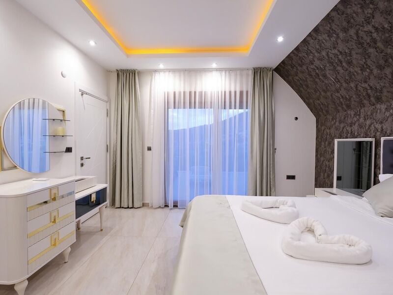 Villa Bektaş 5+1 Deniz Manzaralı Özel Havuzlu