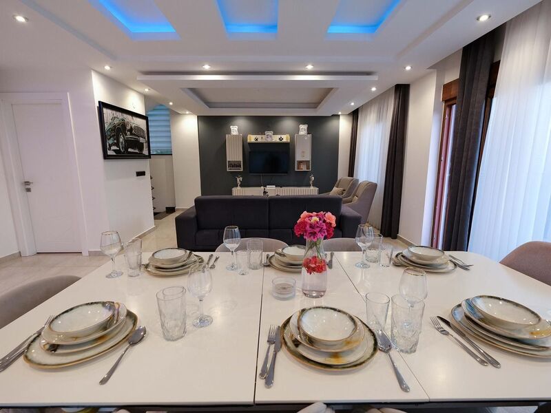 Villa Bektaş 5+1 Deniz Manzaralı Özel Havuzlu