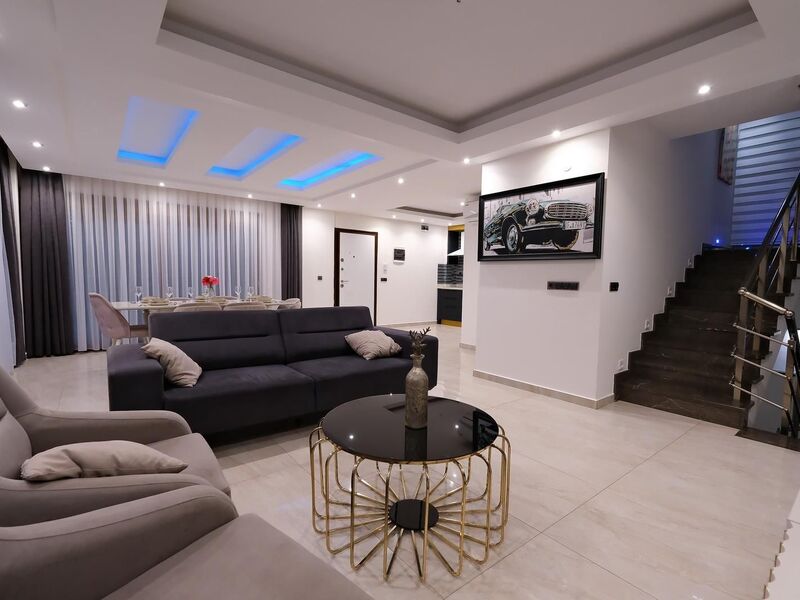 Villa Bektaş 5+1 Deniz Manzaralı Özel Havuzlu