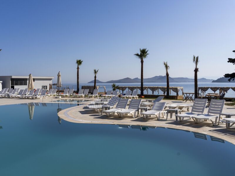 Sude Beach Hotel