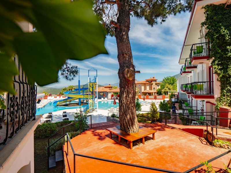 Sunshine Holiday Resort