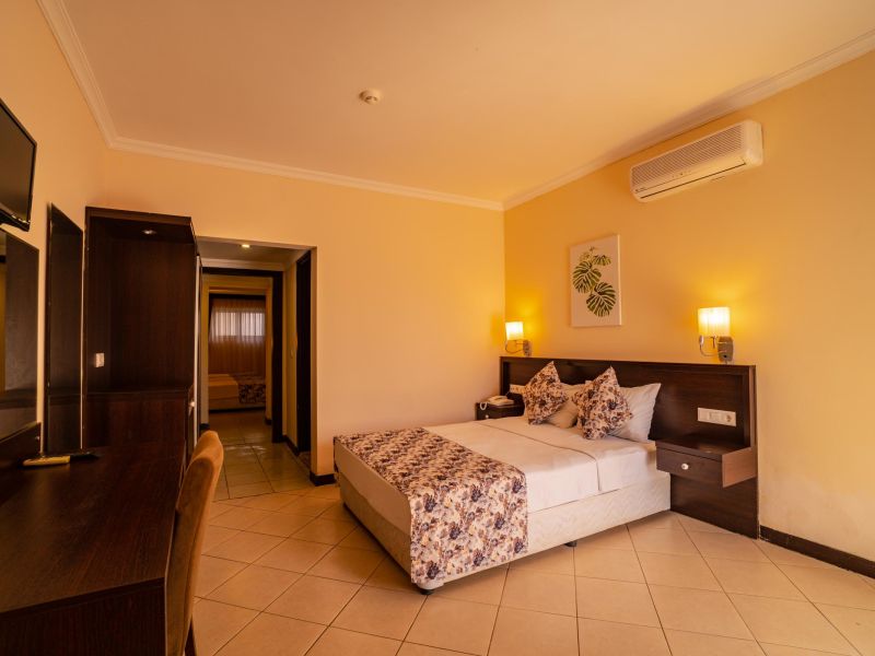 Sunshine Holiday Resort